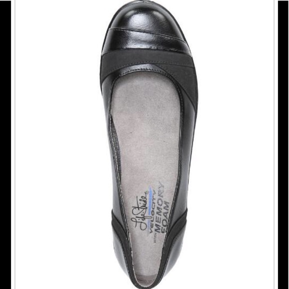 Shoes - LifeStride Indeed Women’s Flat